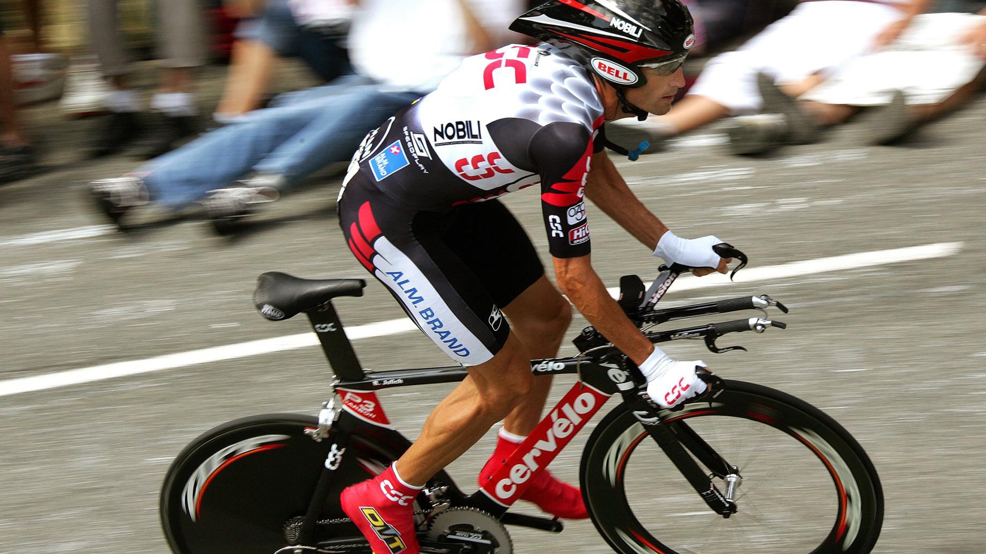 篮球花式运球秀赛 眼花缭乱假动作收获阵阵掌声